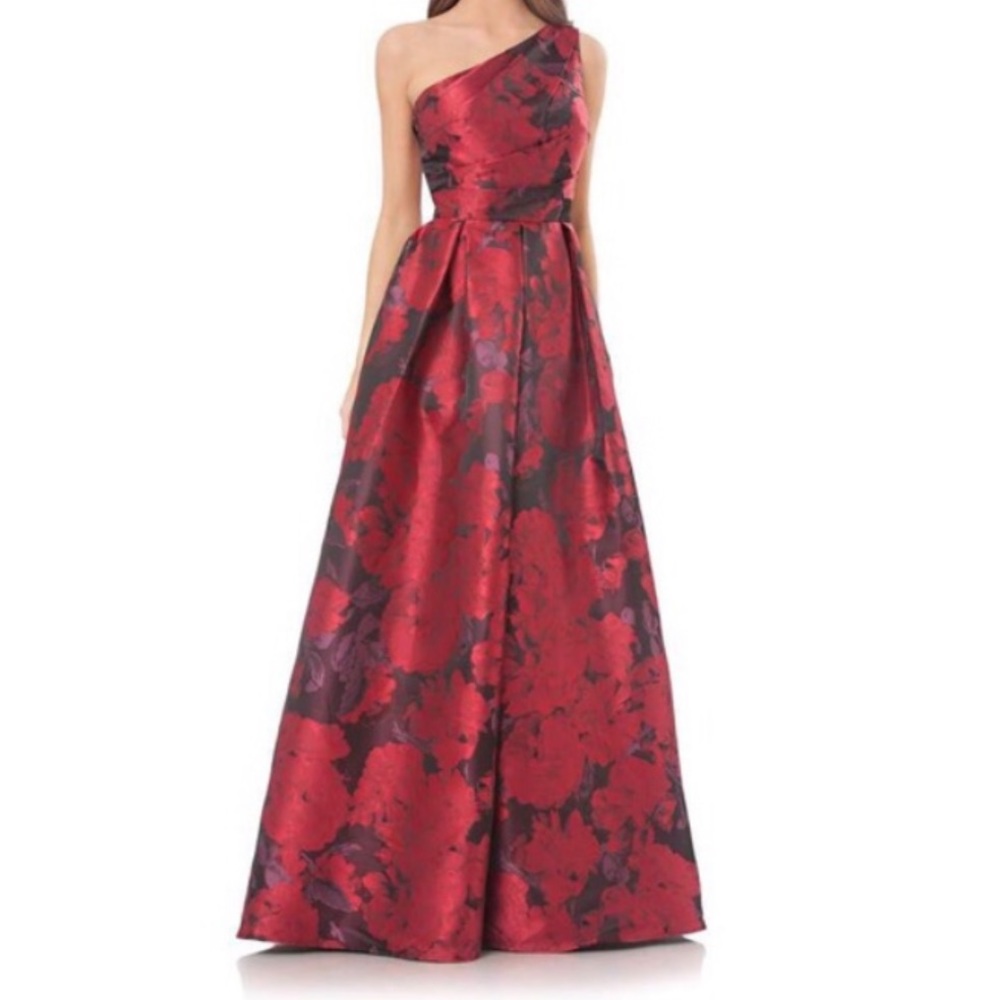 Carmen Marc Valvo Gown